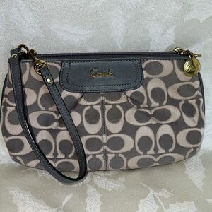COACH SIGNATURE SMALL HOBO HANDBAG